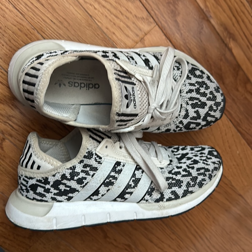 Super cute adidas shoes.6.5